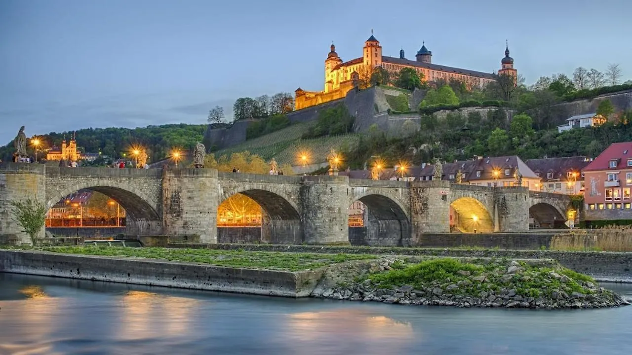 Wohnen Am Main - Gemuetlicher Altbau, Zentral Wurzburg 0*,