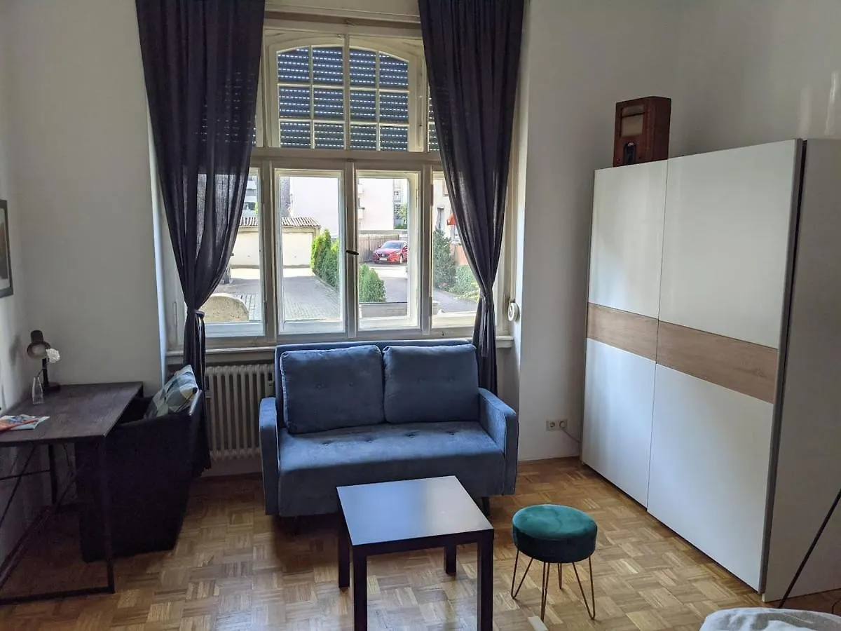 Wohnen Am Main - Gemuetlicher Altbau, Zentral contacts